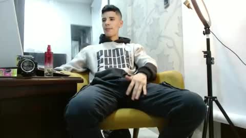 Snapshot of delglo chatting on 10/04/25, 05:05 delglo online show from 10/04/25, 05:05