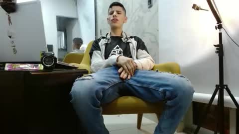 Snapshot of delglo chatting on 10/05/25, 03:27 delglo online show from 10/05/25, 03:27