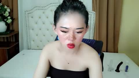 Sophie online show from 06/05/26, 03:24
