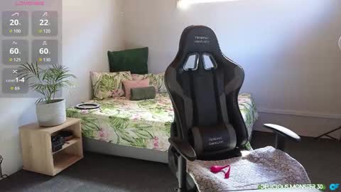 Kitty online show from 10/28/25, 06:39