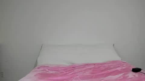 Snapshot of deliciousnoni chatting on 11/14/25, 05:06 deliciousnoni online show from 11/14/25, 05:06