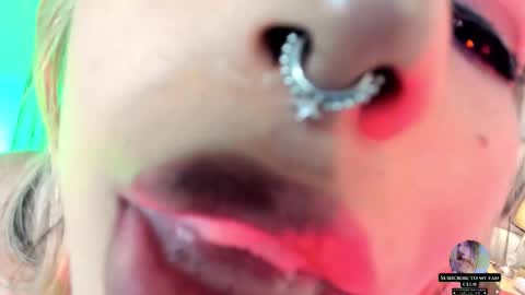 Snapshot of delilah_fix chatting on 10/15/25, 10:32 della online show from 10/15/25, 10:32