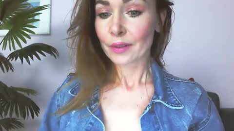 Snapshot of delilah_sweet chatting on 05/25/26, 03:29 delilah_sweet online show from 05/25/26, 03:29