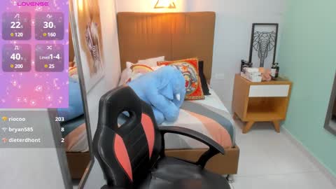 Snapshot of delilaquinn chatting on 12/27/24, 01:22 delilaquinn online show from 12/27/24, 01:22