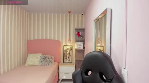 delilaquinn online show from 12/01/25, 07:19