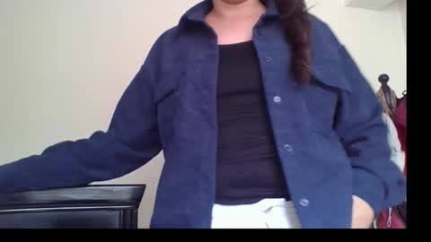 Snapshot of della_helena chatting on 12/21/25, 04:58 Della Helena online show from 12/21/25, 04:58