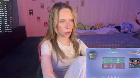 Della online show from 05/10/26, 03:06