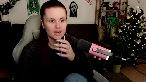 Snapshot of dellacrush_ chatting on 12/22/25, 06:05 dellacrush_ online show from 12/22/25, 06:05