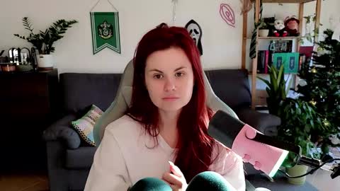 Snapshot of dellacrush_ chatting on 12/23/25, 08:56 dellacrush_ online show from 12/23/25, 08:56