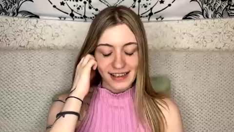 Sia online show from 06/18/26, 10:52