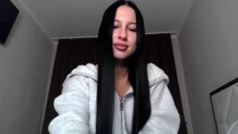 delly_love online show from 10/13/25, 07:36