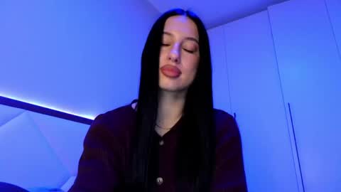 delly_love online show from 04/28/26, 08:14