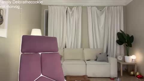 Delora online show from 12/03/25, 09:46