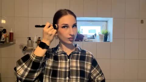 Delphaswindler online show from 04/25/26, 12:30