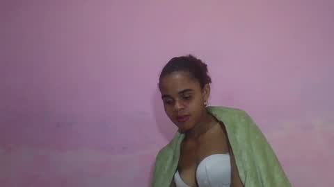 delphine online show from 05/05/26, 06:16