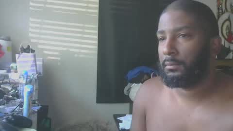 Snapshot of delta7012 chatting on 10/24/25, 01:51 delta7012 online show from 10/24/25, 01:51