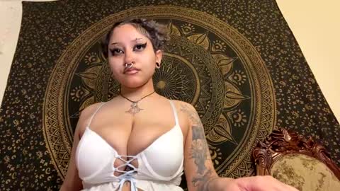 Snapshot of deluxxxeblu chatting on 01/03/25, 08:00 TankinBody online show from 01/03/25, 08:00