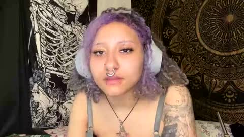 Snapshot of deluxxxeblu chatting on 01/22/25, 04:55 TankinBody online show from 01/22/25, 04:55