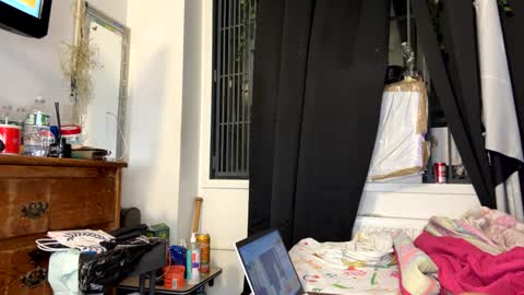 Snapshot of deluxxxeblu chatting on 02/08/25, 11:13 TankinBody online show from 02/08/25, 11:13