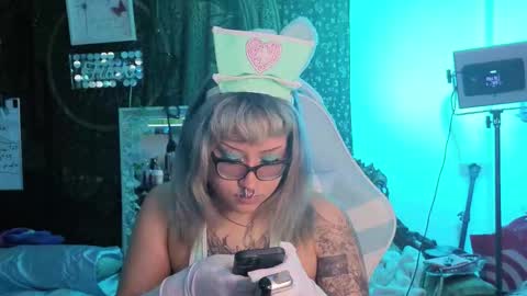 Snapshot of deluxxxeblu chatting on 01/13/26, 03:12 TankinBody online show from 01/13/26, 03:12