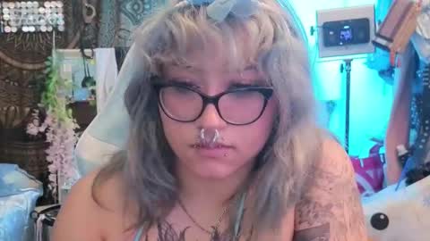 Snapshot of deluxxxeblu chatting on 01/14/26, 01:55 TankinBody online show from 01/14/26, 01:55