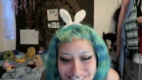 Snapshot of deluxxxeblu chatting on 03/03/26, 03:23 TankinBody online show from 03/03/26, 03:23