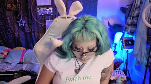 Snapshot of deluxxxeblu chatting on 03/16/26, 03:01 TankinBody online show from 03/16/26, 03:01