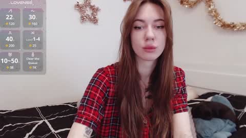 Snapshot of demiamour chatting on 01/01/25, 10:00 Demi. not your babybabebb and other shit online show from 01/01/25, 10:00