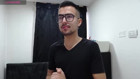 Snapshot of demian_val_4 chatting on 02/19/26, 12:01 demian_val_4 online show from 02/19/26, 12:01