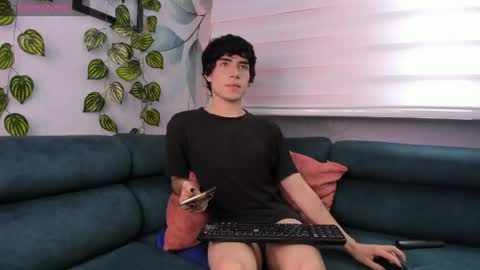 Snapshot of demon_foxx chatting on 04/23/26, 01:24 online show from 04/23/26, 01:24