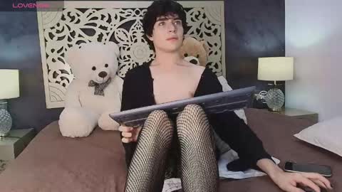 Snapshot of demon_foxx chatting on 05/01/26, 01:48 online show from 05/01/26, 01:48