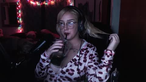 Demoness Mina online show from 01/15/26, 04:17