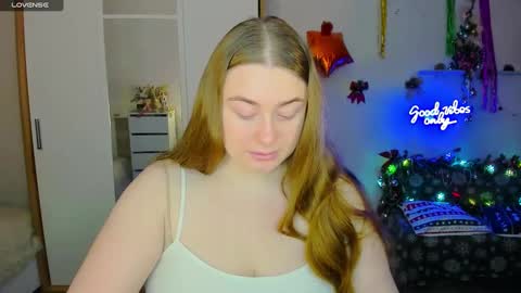 Snapshot of demure_soul chatting on 12/16/24, 05:59 Sophie online show from 12/16/24, 05:59