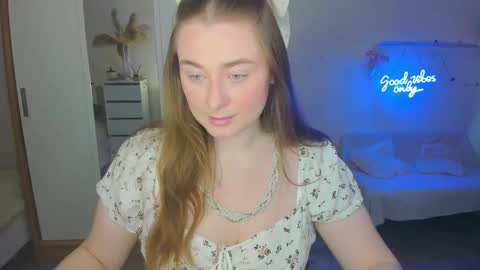 Snapshot of demure_soul chatting on 02/09/25, 07:16 Sophie online show from 02/09/25, 07:16