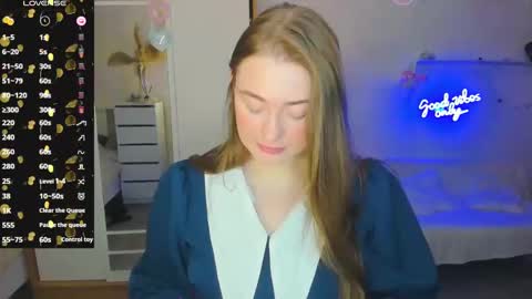 Snapshot of demure_soul chatting on 02/15/25, 02:04 Sophie online show from 02/15/25, 02:04