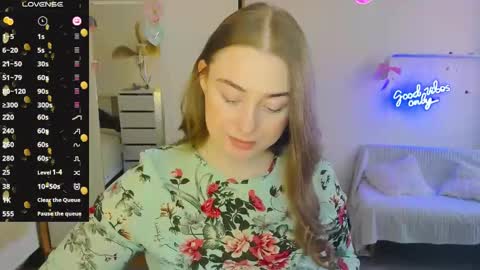 Snapshot of demure_soul chatting on 02/19/25, 09:17 Sophie online show from 02/19/25, 09:17