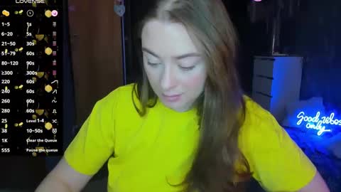 Snapshot of demure_soul chatting on 03/10/25, 06:49 Sophie online show from 03/10/25, 06:49