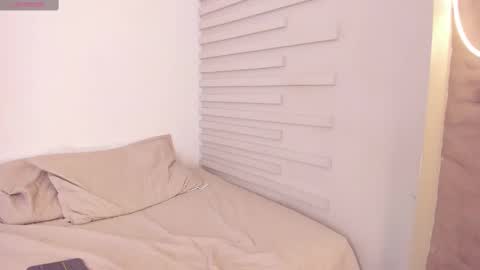 demy_ruiz online show from 02/24/25, 05:43