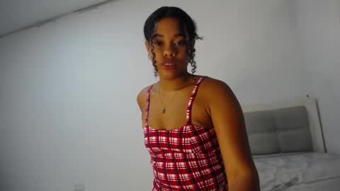 Snapshot of dena_k_ chatting on 02/16/25, 11:05 Dena k s online show from 02/16/25, 11:05