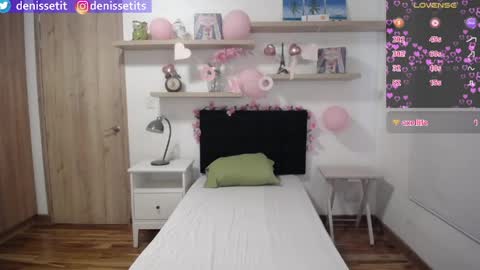    online show from 04/24/26, 03:03