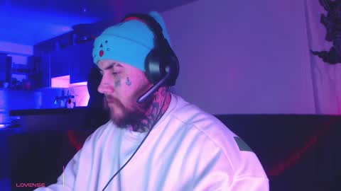 Snapshot of denjig chatting on 03/03/26, 03:45 Oliver online show from 03/03/26, 03:45