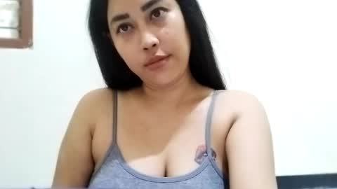 Snapshot of dennabaza chatting on 05/07/26, 05:24 Sarina online show from 05/07/26, 05:24