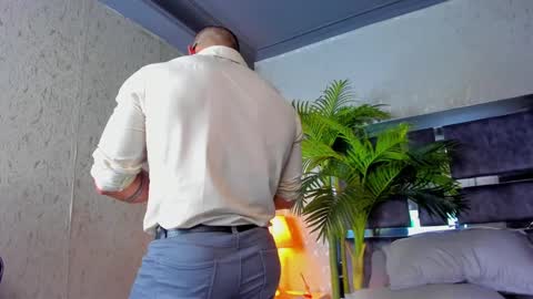 Snapshot of dennis_cox_ chatting on 02/15/25, 03:28 dennis_cox_ online show from 02/15/25, 03:28