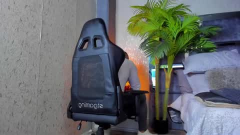 Snapshot of dennis_cox_ chatting on 02/16/25, 02:00 dennis_cox_ online show from 02/16/25, 02:00