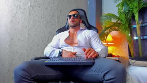 Snapshot of dennis_cox_ chatting on 02/19/25, 02:44 dennis_cox_ online show from 02/19/25, 02:44