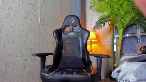 Snapshot of dennis_cox_ chatting on 02/21/25, 04:59 dennis_cox_ online show from 02/21/25, 04:59