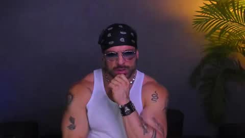 Snapshot of dennis_cox_ chatting on 11/23/25, 12:27 dennis_cox_ online show from 11/23/25, 12:27