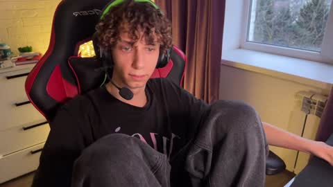 Snapshot of denobluora chatting on 12/17/24, 01:27 Jasper online show from 12/17/24, 01:27