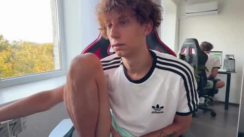 Snapshot of denobluora chatting on 09/19/25, 08:49 Jasper online show from 09/19/25, 08:49