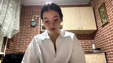 Snapshot of denysebernacchi chatting on 09/29/25, 01:16 Emma online show from 09/29/25, 01:16